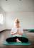 Frau bei Yoga-Meditation im Antoniushof in Ruhstorf an der Rott – Bewegung, Achtsamkeit und Entspannung im Wellnesshotel im niederbayerischen Thermenland