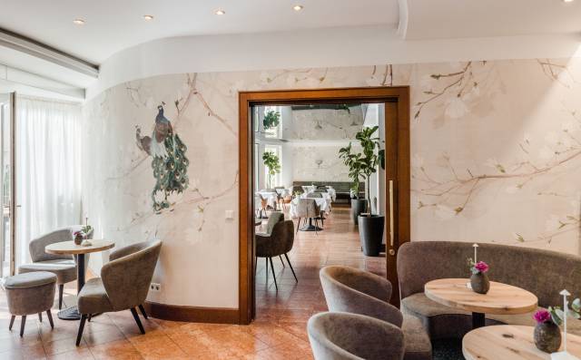Modern eingerichtetes Restaurant im Antoniushof mit eleganten Sitzgelegenheiten