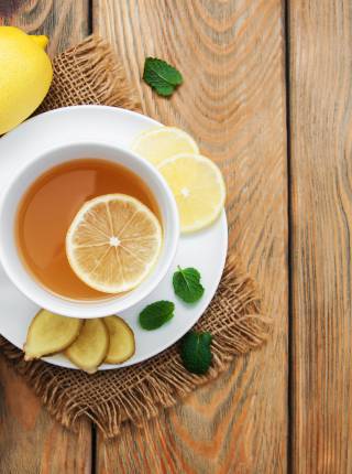Rezept des Monats: Warmes Zitronen-Honig-Wasser Symbolfoto