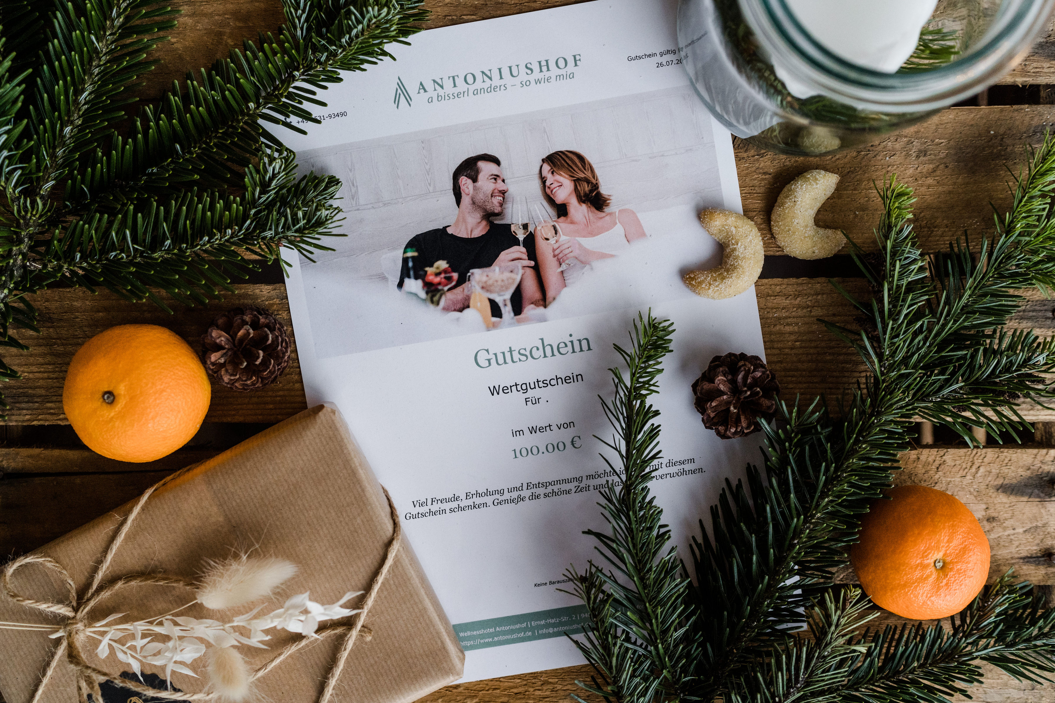 Antoniushof Wertgutschein als Weihnachtsgeschenk – Erlebnis- und Wellnessgutschein mit Geschenkverpackung.“